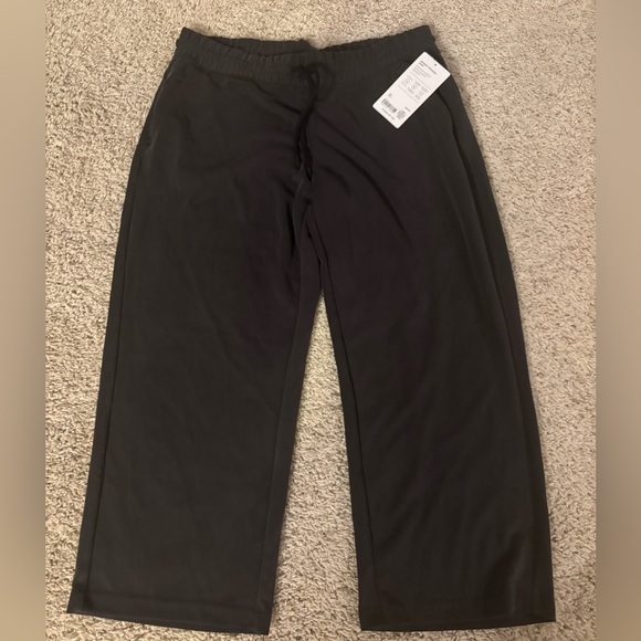 Athleta Seasoft Mid Rise Straight Crop - Picture 2 of 4